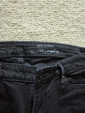 Levi's Demi Curve Straight Leg Jeans in Black Size 32